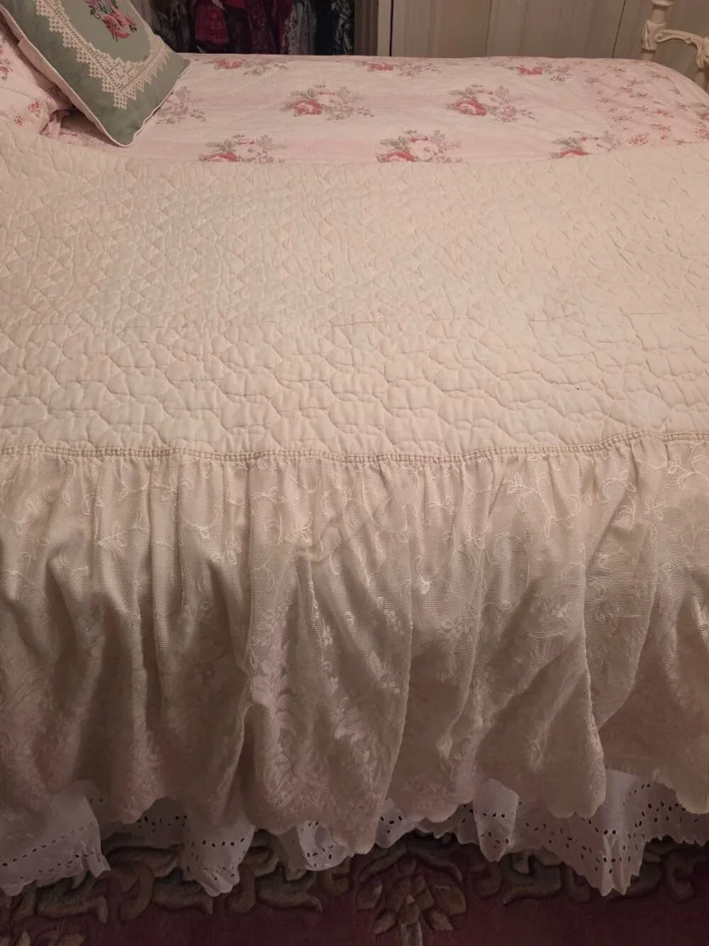 KING LACE BEDSKIRT